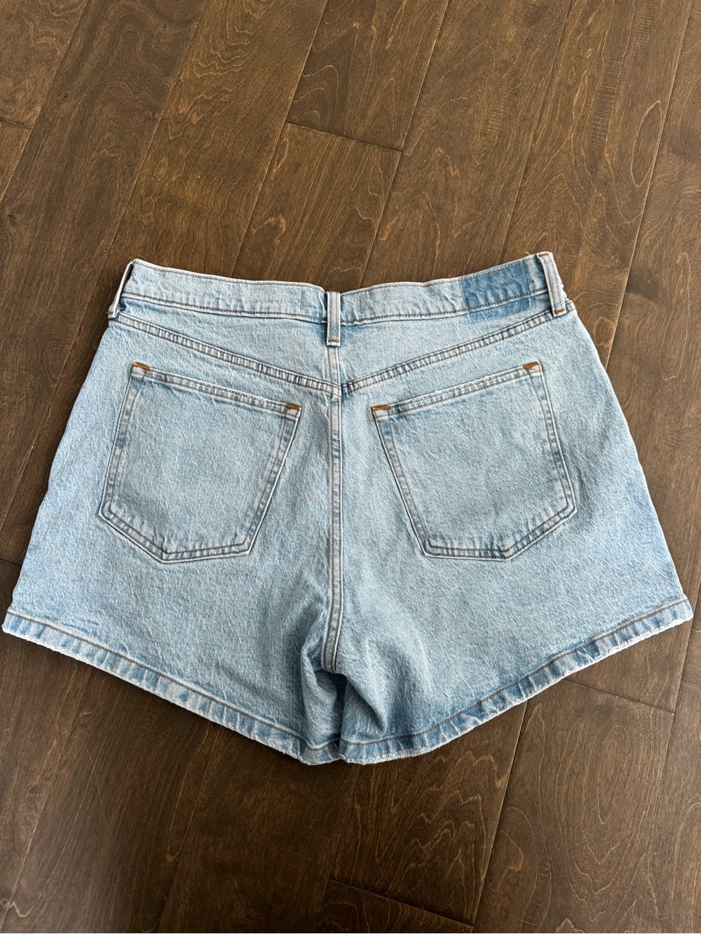 NEW Abercrombie 4” High Rise Mom Shorts size 32 (women’s US 14) - Picture 2 of 4